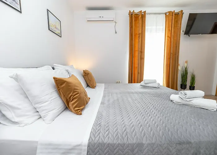 Apartman Kozina 3 *